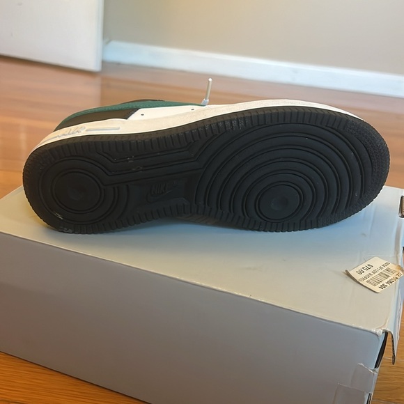 Nike Air Force One grade school size 5 - Picture 2 of 5